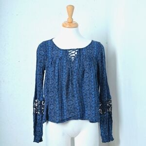 Hollister | Blue bohemian pattern with cut out lace sleeves